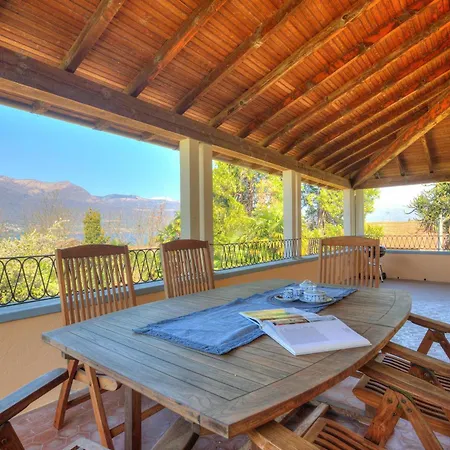 Giulia Apartment Porto Valtravaglia