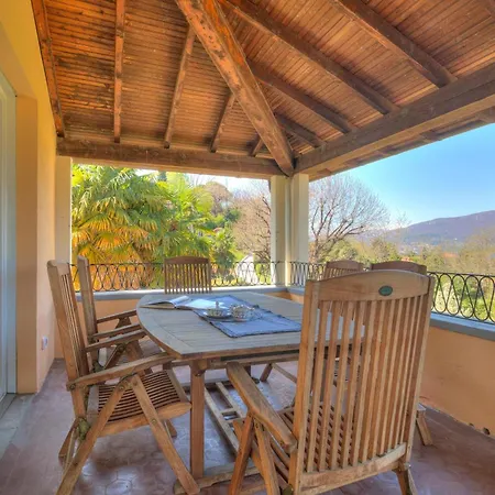 Giulia Apartment Porto Valtravaglia