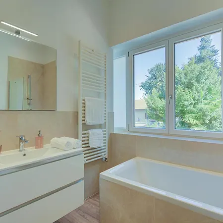 Apartment Giulia Porto Valtravaglia
