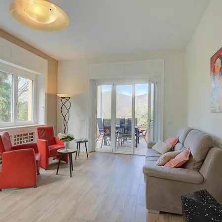 Giulia Apartment Porto Valtravaglia