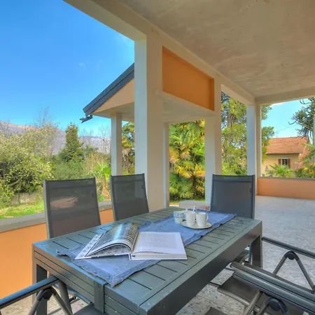 Apartment Giulia Porto Valtravaglia